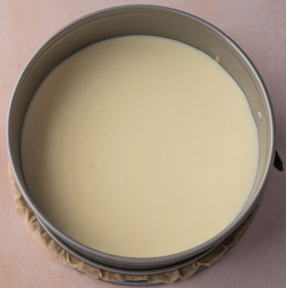 Die Füllung ist auf dem Boden verteilt.