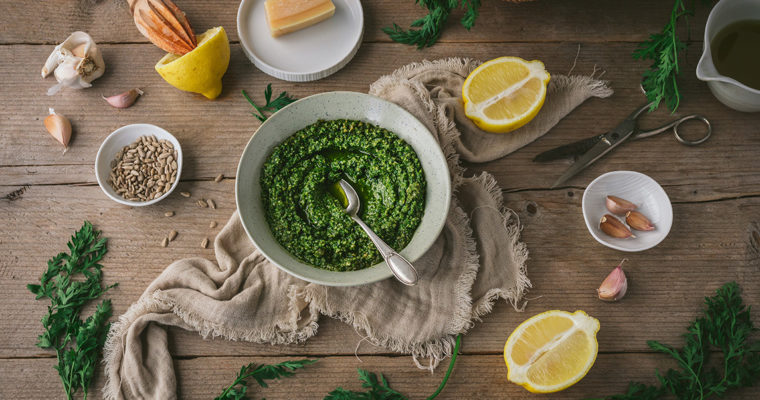 Pesto aus Möhrengrün – Karottengrün verwerten