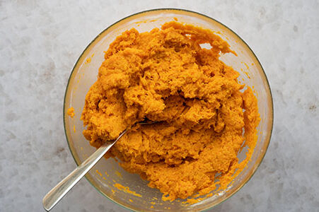 Der fertige Teig ist in einer Schüssel.