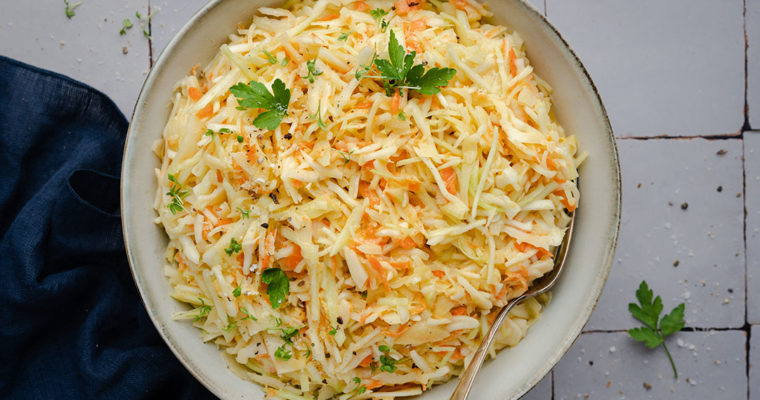 Amerikanischer Krautsalat mit Mayonnaise