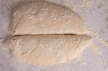 Der Teig wurde mittig halbiert.