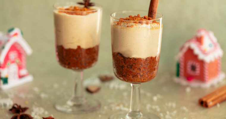 Weihnachtliches Käsekuchen Dessert im Glas