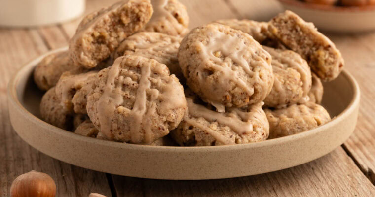 Einfache Nussplätzchen ohne Ei