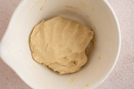 Der fertige Teig ist in einer Schüssel.