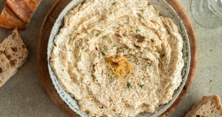 Zwiebeldip mit geschmorten Zwiebeln