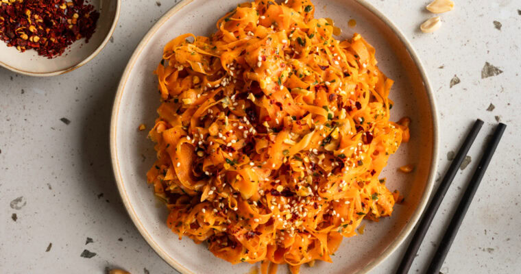 Asiatischer Karottensalat mit Sojasauce und Erdnüsse