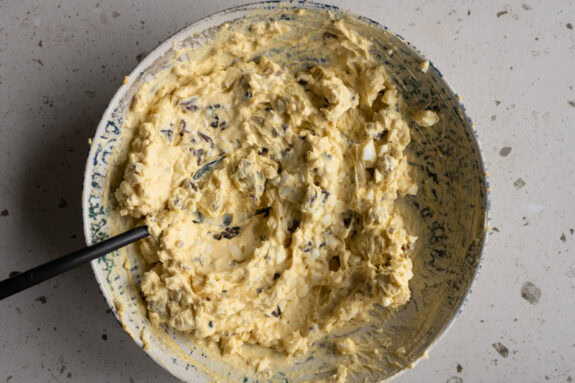 Alle Zutaten sind in einer Schüssel.