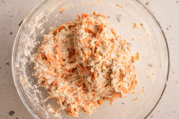 Der Teig ist in einer Schüssel.