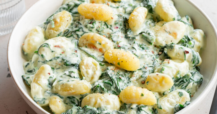 Gnocchi mit Spinat in Sahnesauce (20 Minuten!)