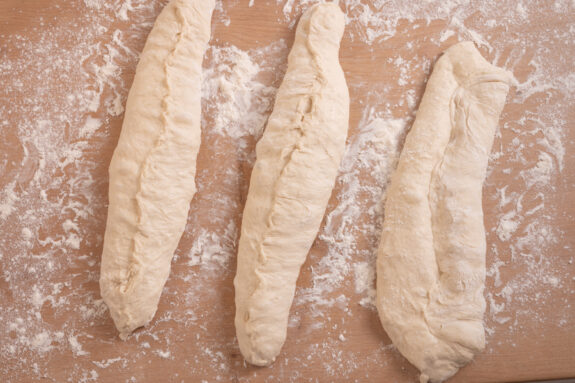 Die Baguettes werden geformt.