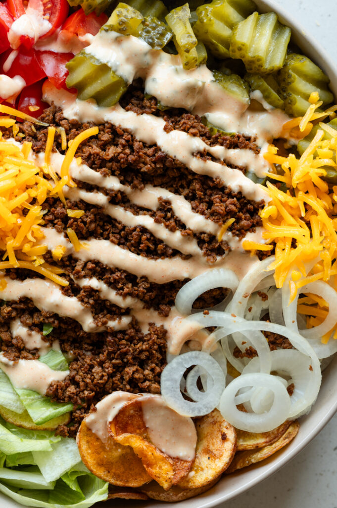 Eine Nahaufnahme der vegetarischen Big Mac Bowl.