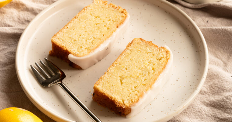 Saftiger Zitronenkuchen mit Schmand